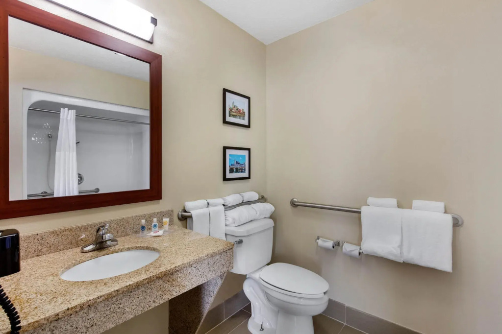 Comfort Suites Nashville near Percy Priest Lake
