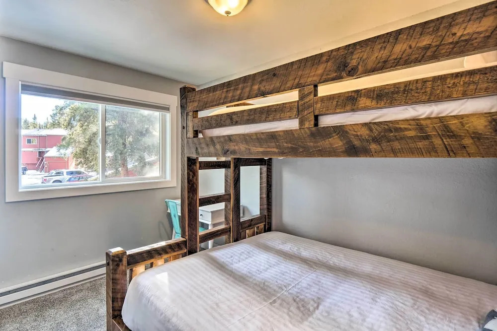 Sauna, Deck & Fire Pit: Breckenridge Townhouse!