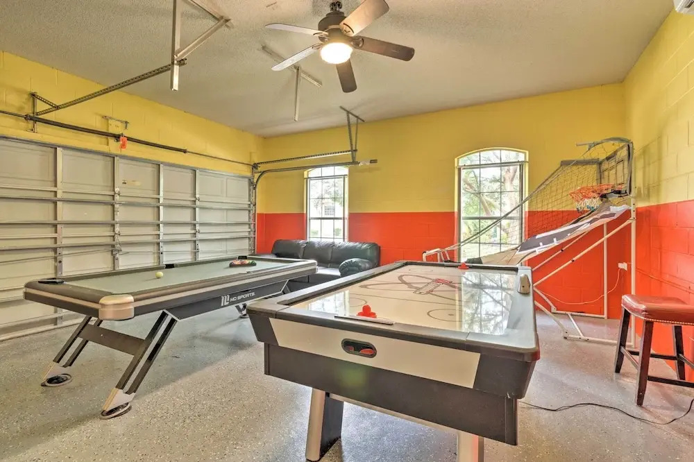 Orlando Area House Near Disney w/ Pool Deck!
