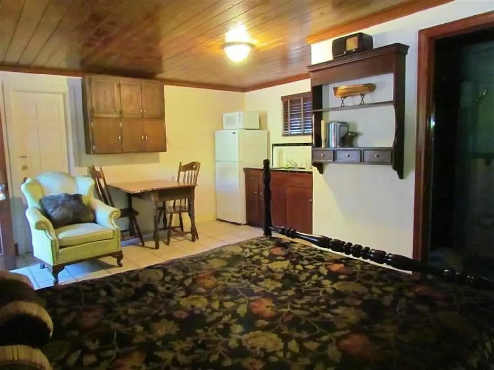 Yearling Restaurant and Cabins