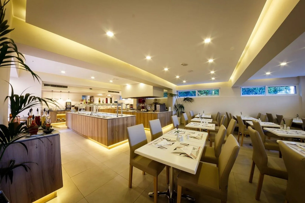 Porto Planos Beach Hotel