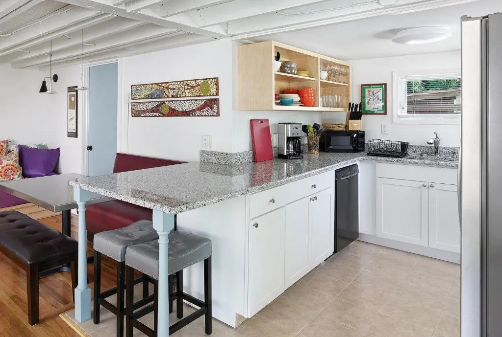 Folly Vacation 305 E Erie: Fantastic Location, Recently Renovated!