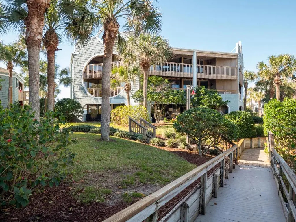 Hibiscus 103-B, 2 Bedrooms, Sleeps 6, Ocean Front, Ground Floor, 3 Pools