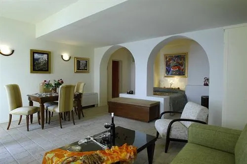 Adamis Majesty Suites