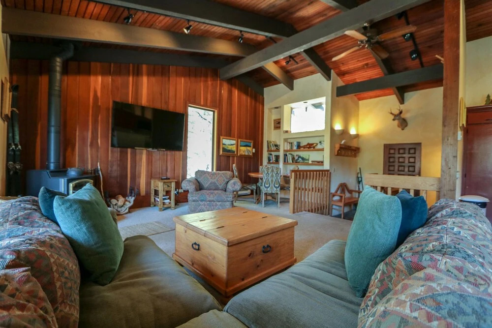 Mammoth West 143 Quiet Condo With Amazing Mountain Views and A Short Walk to Canyon Lodge by RedAwning
