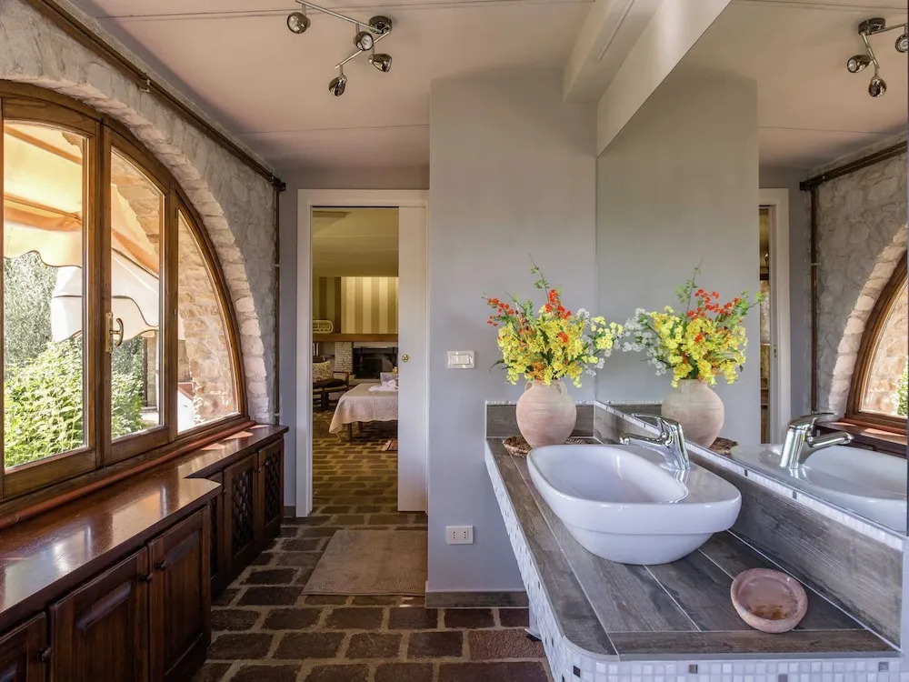 Villa in Tuscany with Pool and Valley Views