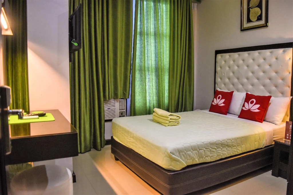 GREEN BANANA BUSINESS HOTEL