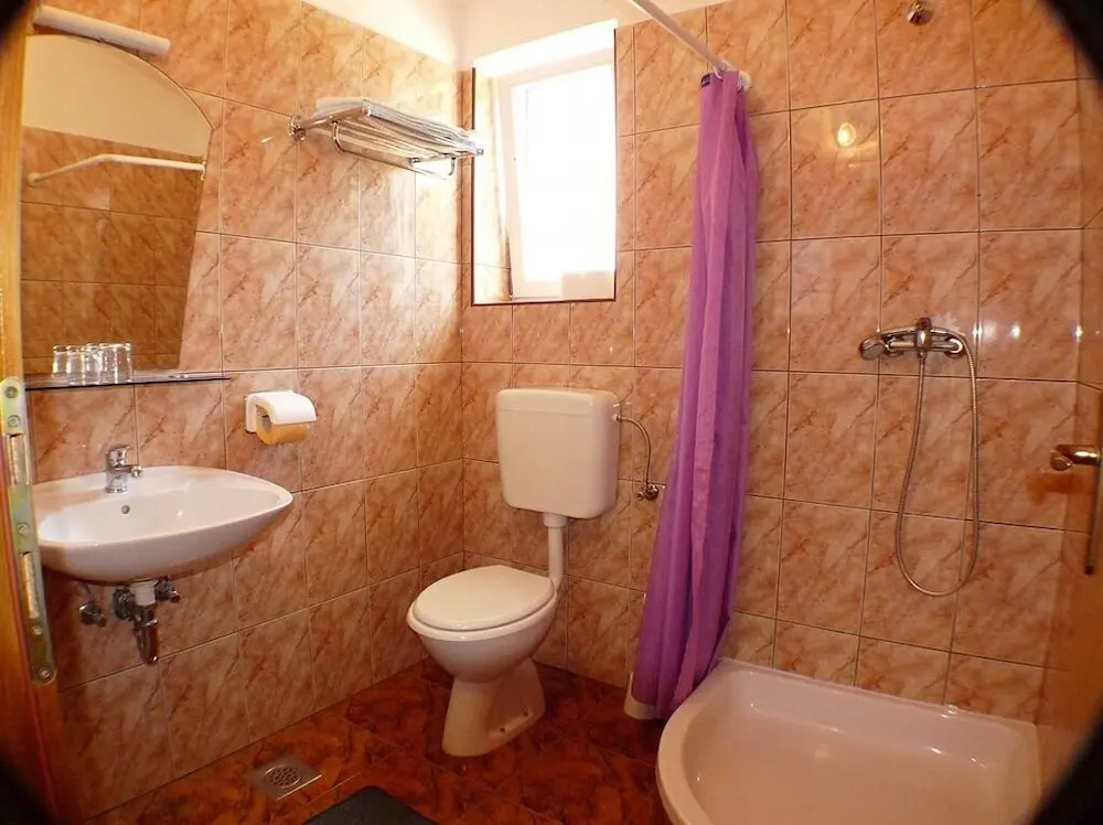 Hotel Hilde Yellow House