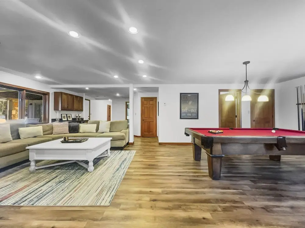 208 Tenderfoot 5 Bedroom Home by RedAwning