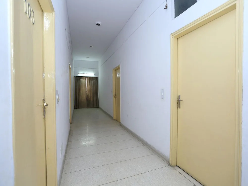 OYO 33385 Hotel Mandakini
