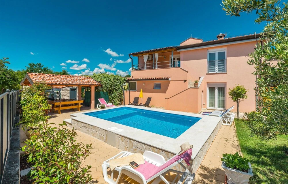 Nice Home in Porec With Wifi and 2 Bedrooms