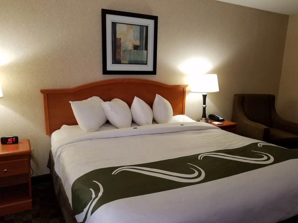 Days Inn by Wyndham Lincoln, IL Route 66
