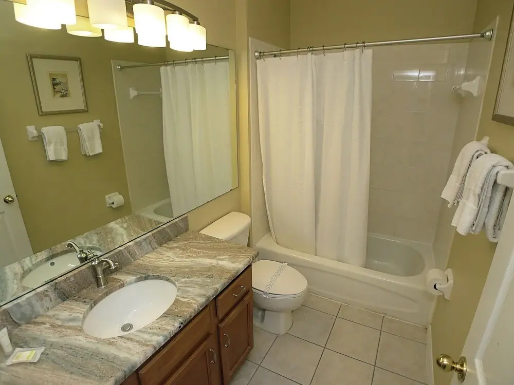 5 BED Pool Home ON Golf Course