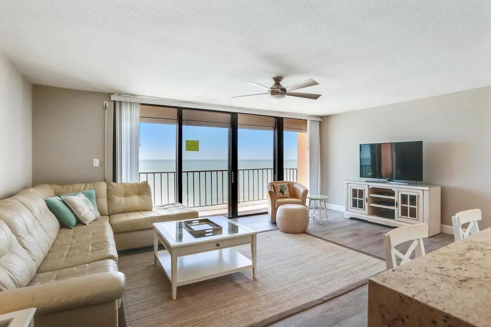 Trillium 4C Beach Front With Private Balcony/updated/pool!