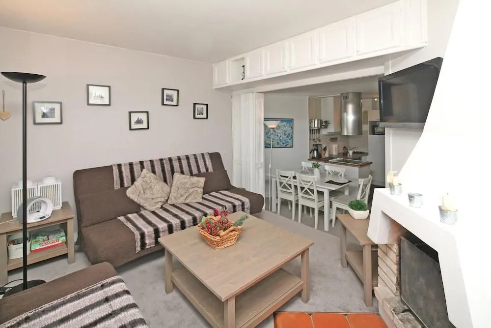 Apartment Blanchot