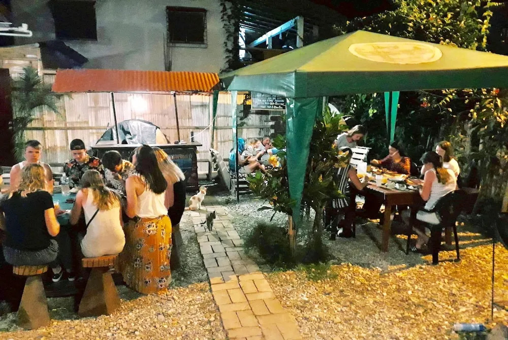Esperanto Bed & Breakfast Surf Hostel