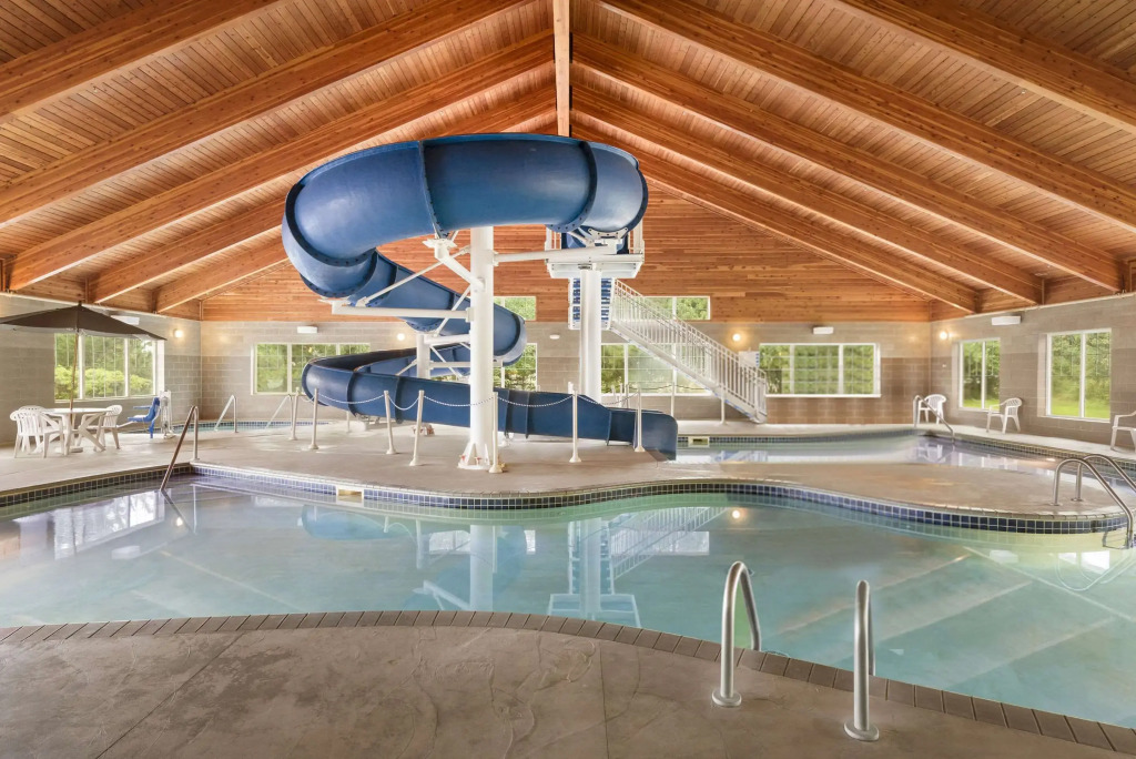 Comfort Inn & Suites St Paul Northeast