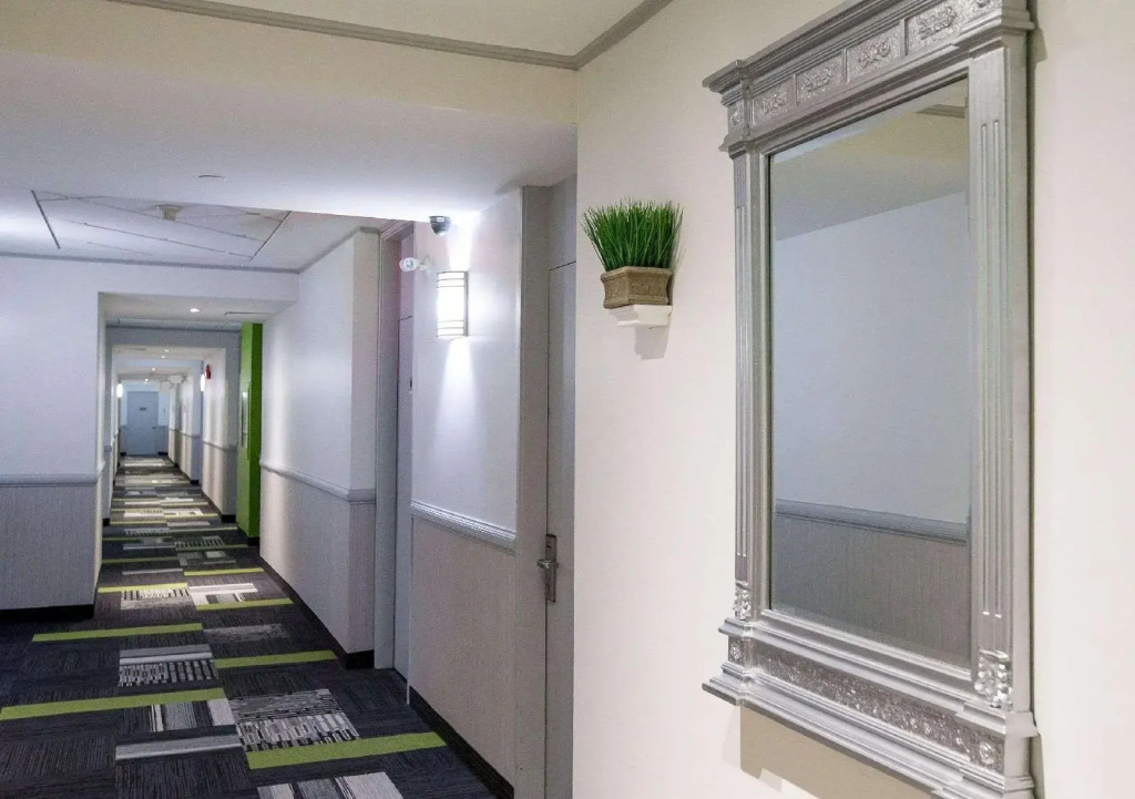 Spark by Hilton Montreal Brossard
