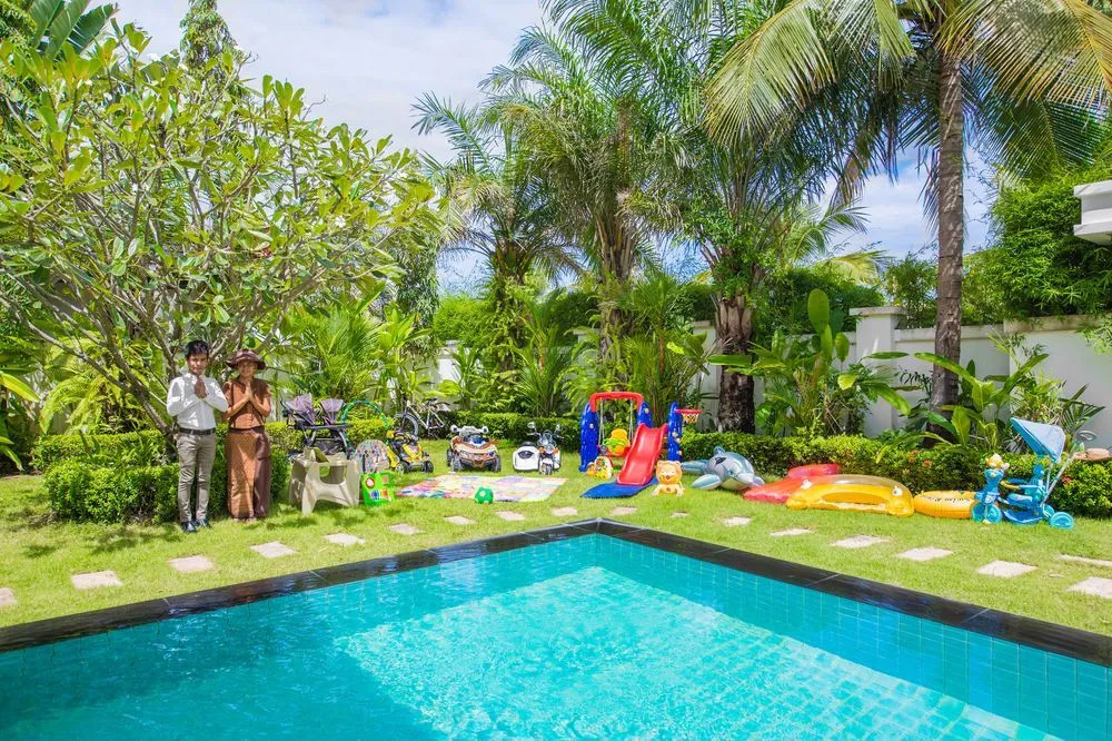 Grand Party Pool Villa