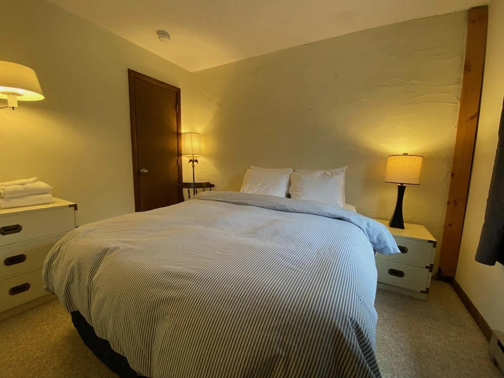 Hemlock Ridge 2b: Charming Two Floor Condo In The Heart Of Killington. Perfect! 3 Bedroom Condo