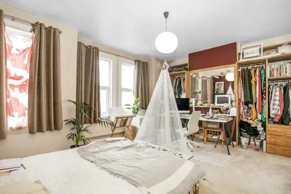 Gorgeous Refurbished 2 Bedroom Apartment With Garden
