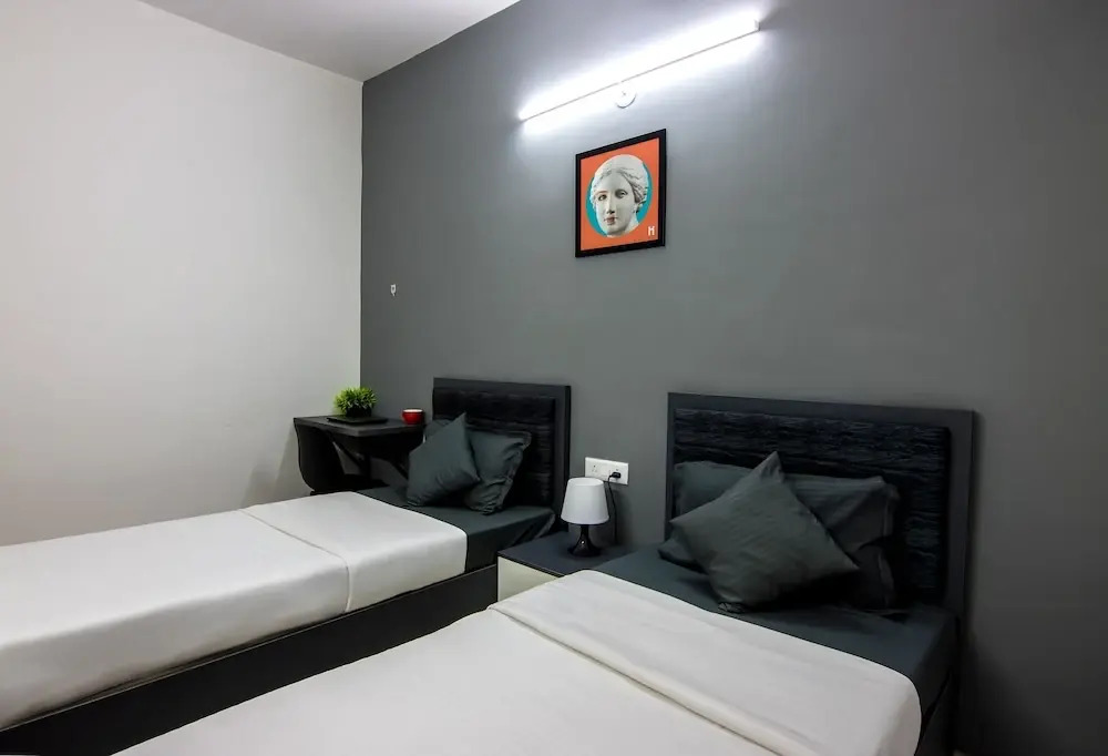 Housr 43 Gachibowli Near DLF Cybercity