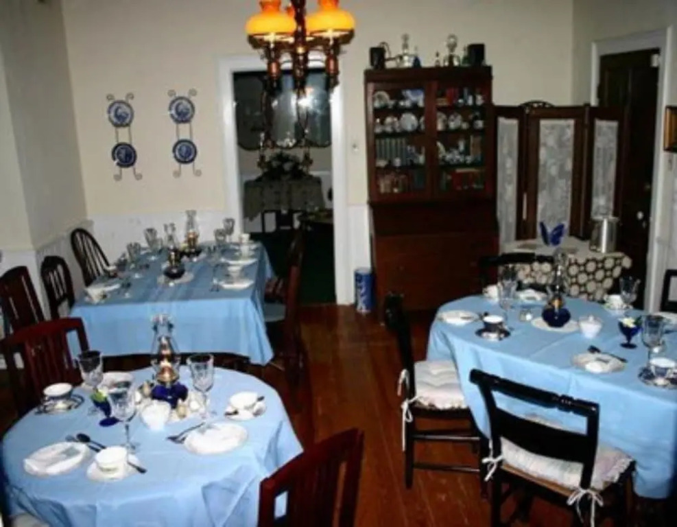 Lamplight Inn