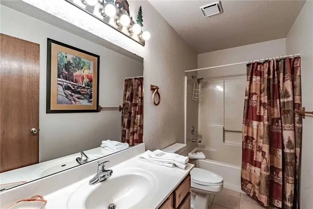Fort Getaway - Three Bedroom Cabin with Hot Tub
