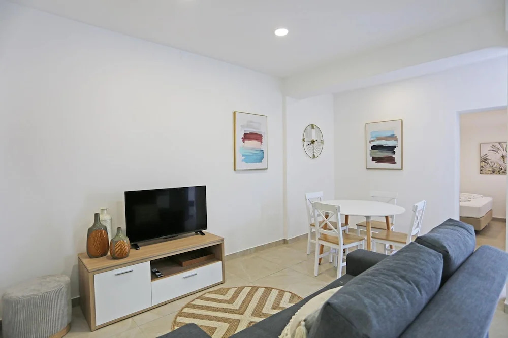 B88 - Mendon a Street Apartment