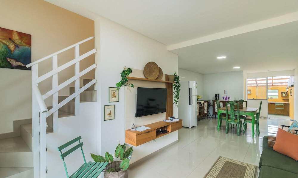 Two-story House With 2 Suites in Pereque Bfj0506
