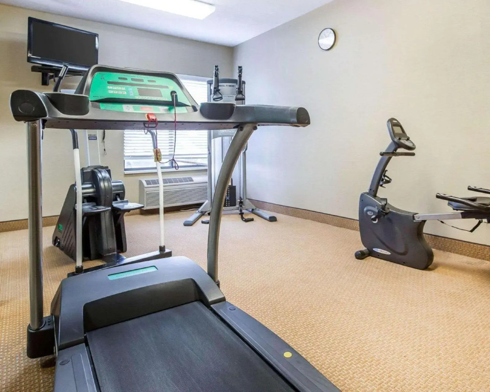Comfort Inn & Suites near Tinley Park Amphitheater