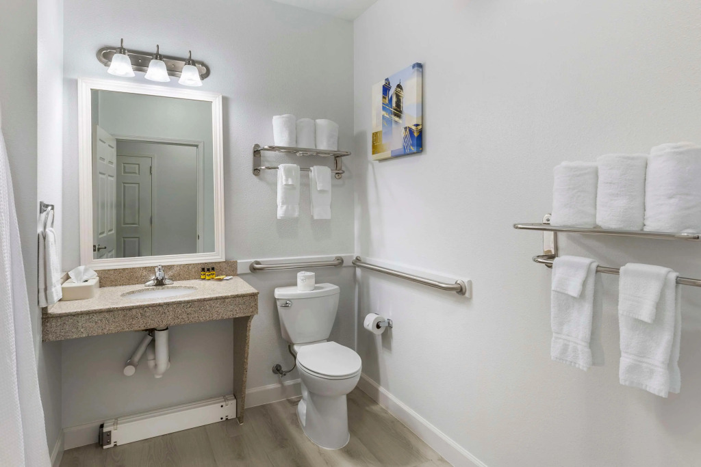 Best Western Plus MidAmerica Hotel