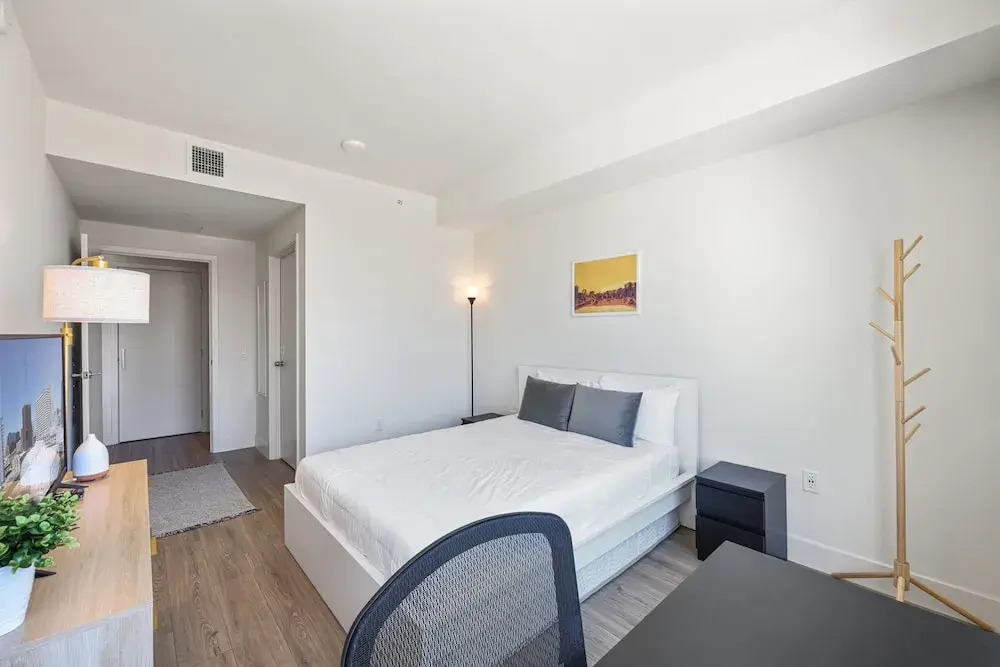 NEW Upscale Downtown San Diego Stay Queen Bed Pool Sauna