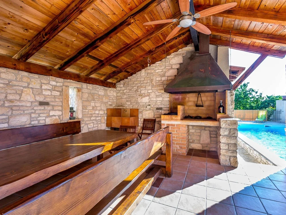 Rustic Holiday Home With Private Pool in the Center of Medulin Near the Beach