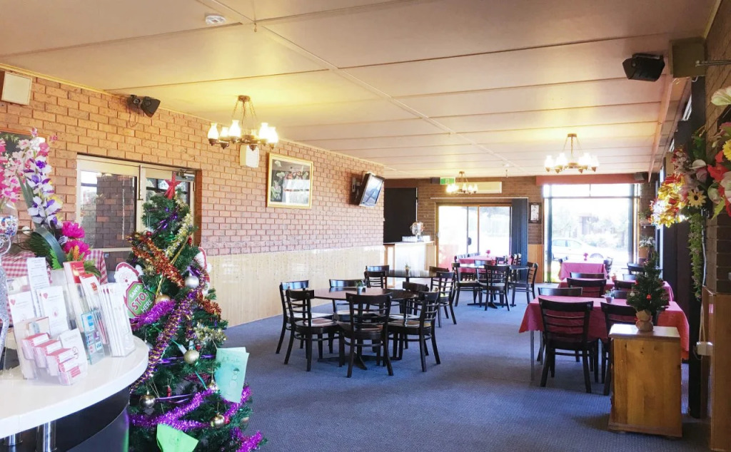 Statesman Motor Inn