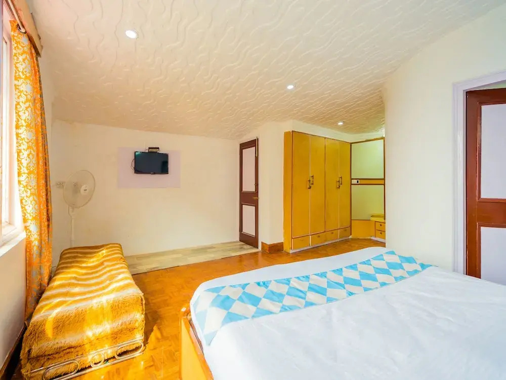 OYO 13693 Home Royal Wood 3BHK Mall Road