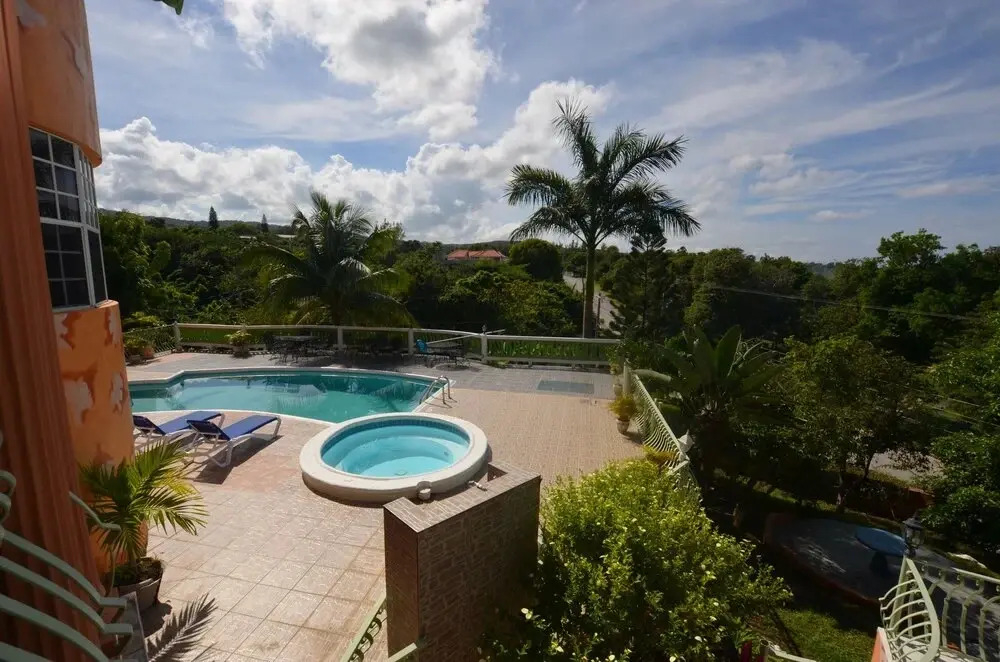 Spacious 6 BR Villa with Pool - Montego Bay - PRJ 1246