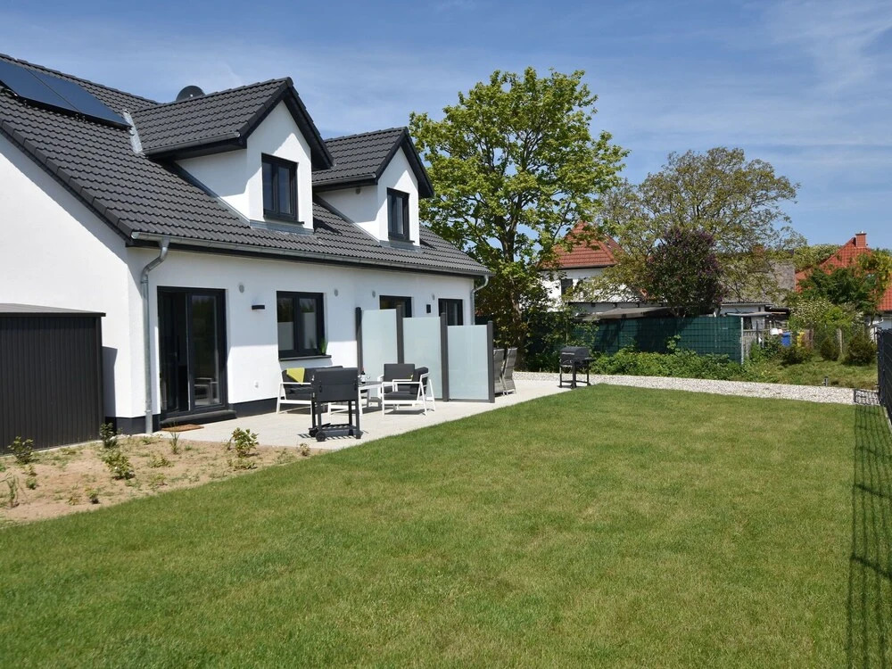 Beautiful Holiday Home in Kühlungsborn Near Sea
