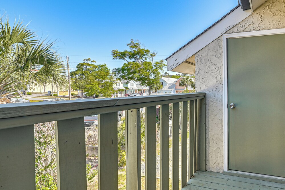 Myrtle Beach Condo: Balconies, Walk to Beach!