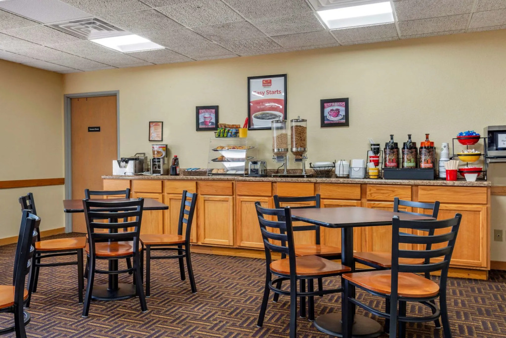 Coratel Inn and Suites By Jasper River Falls