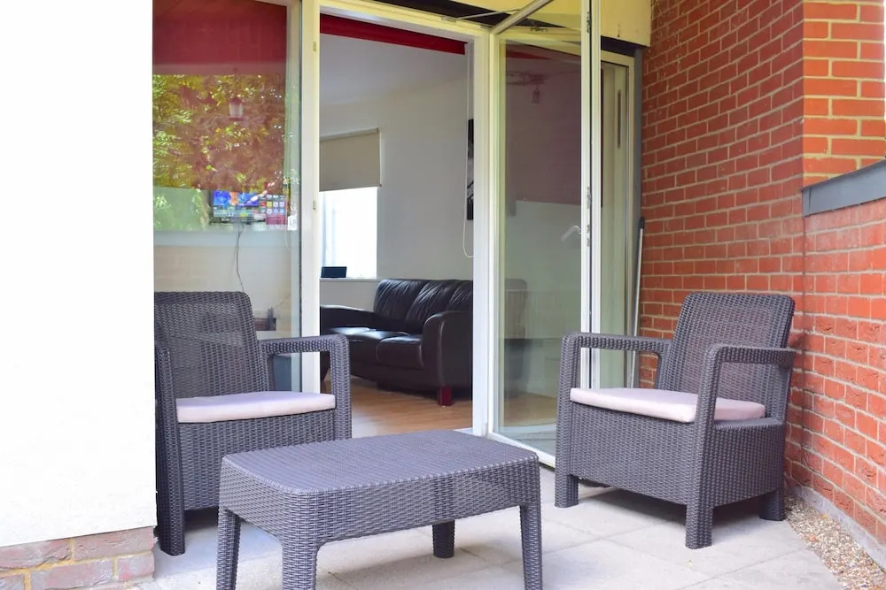 Spacious 2 Bedroom in Shepherds Bush With Patio