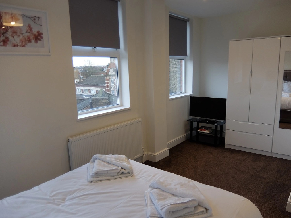 Twickenham Evergreen House by Vantage Apartments