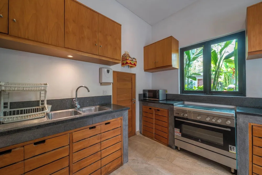 Villa Vida Mira - Elegant 4BR Beachside Villa in Canggu