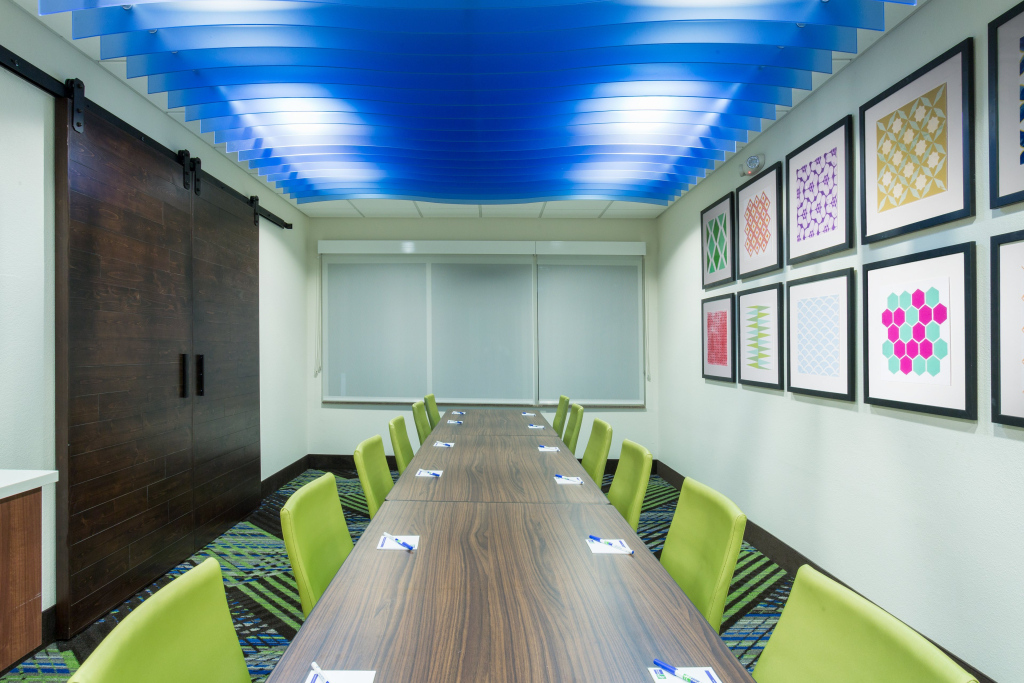 Holiday Inn Express & Suites. by IHG