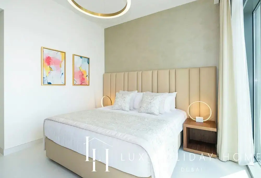 LUX The Marina Vista Beachfront Suite 3