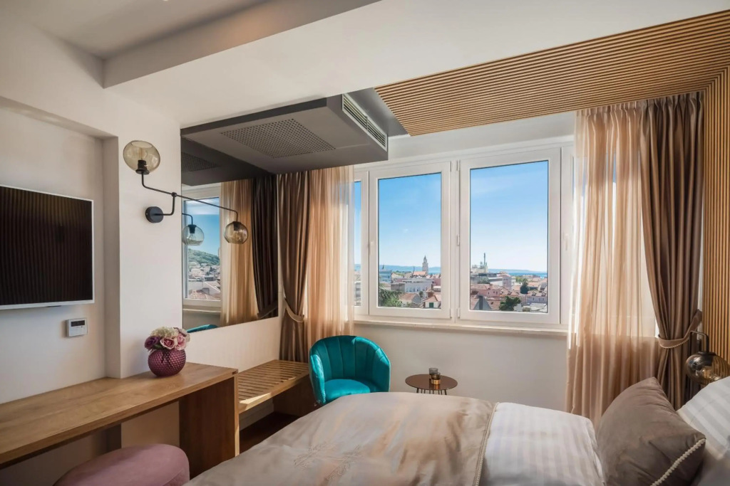 V Luxury Apartment