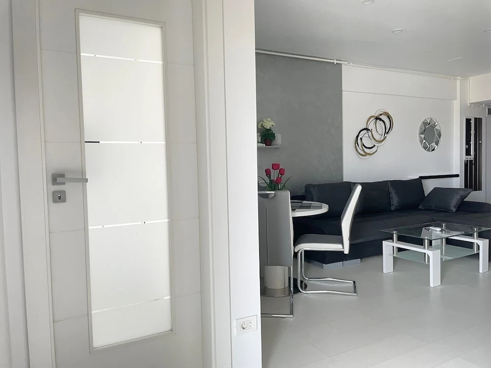Westpark2 One-Bedroom Suite W5 Lakeview