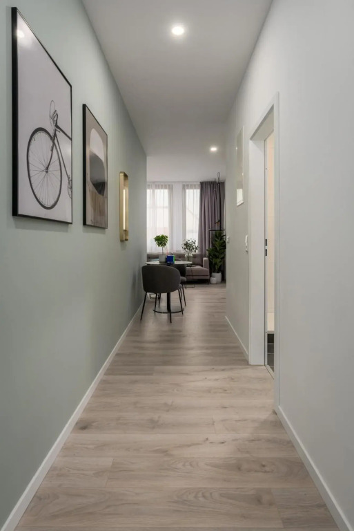 BRIGHT: Stylish & Central - Kitchen - Netflix