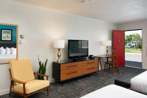 Royal 7 Budget Inn Motel