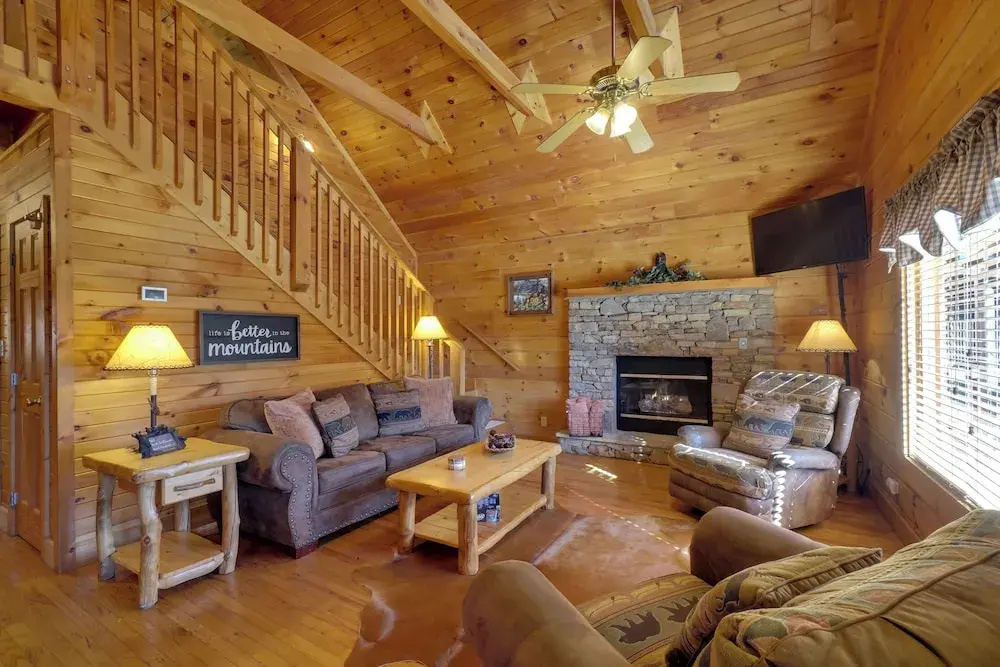 Gatlinburg Scenic Cabin w/ Hot Tub 2 Mi to Dtwn